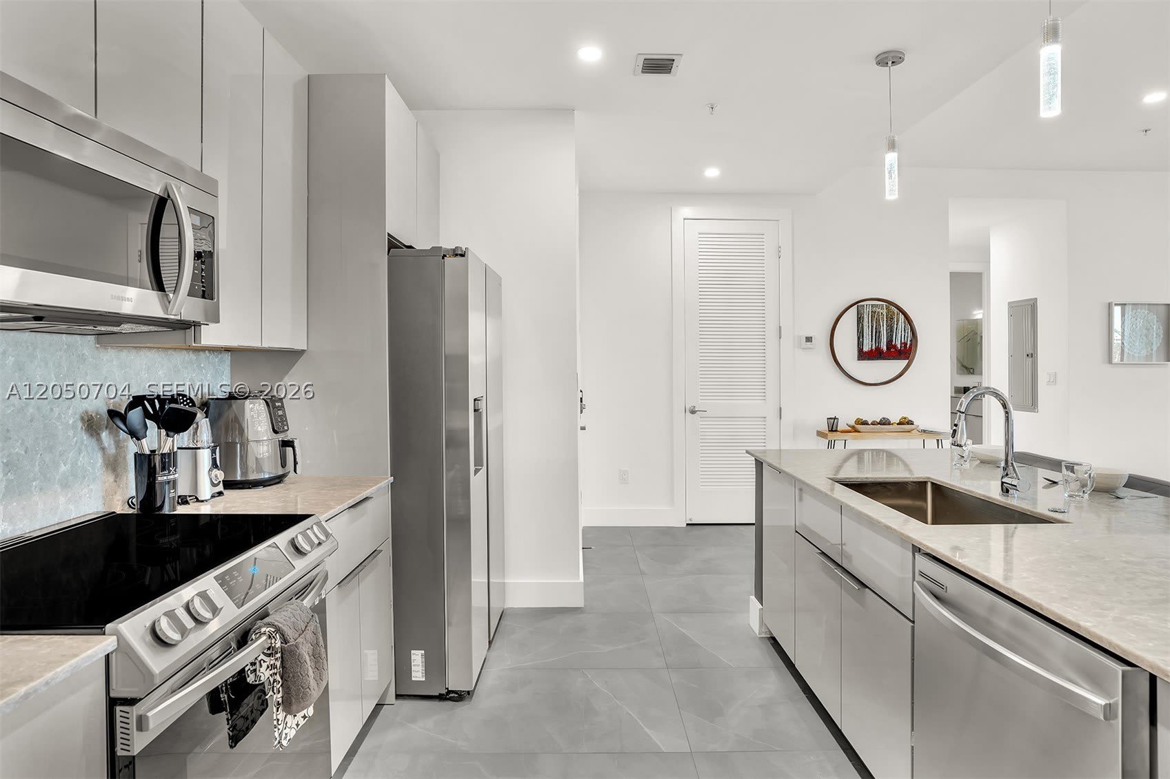 2100 Miami Rd – photo 5