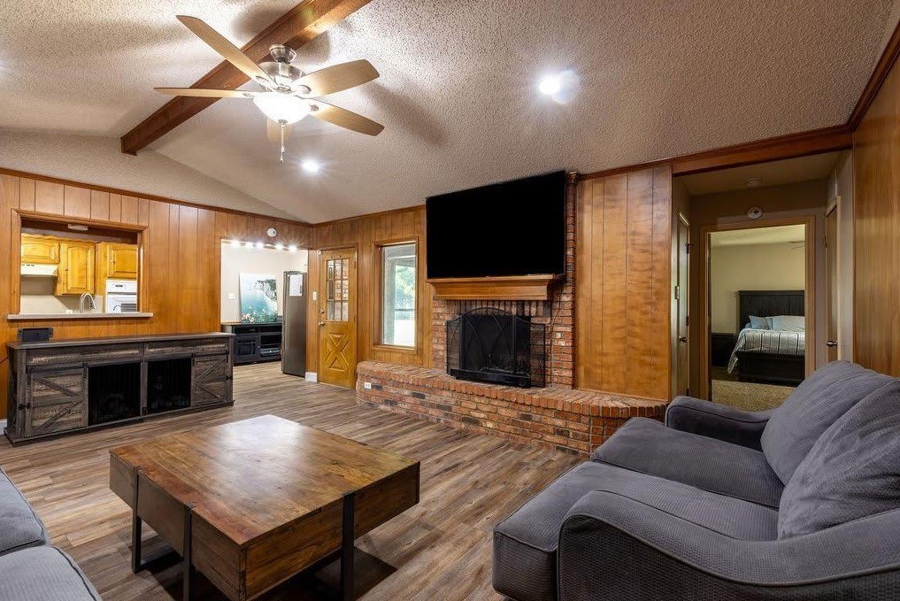 1634 Robin Place – photo 3