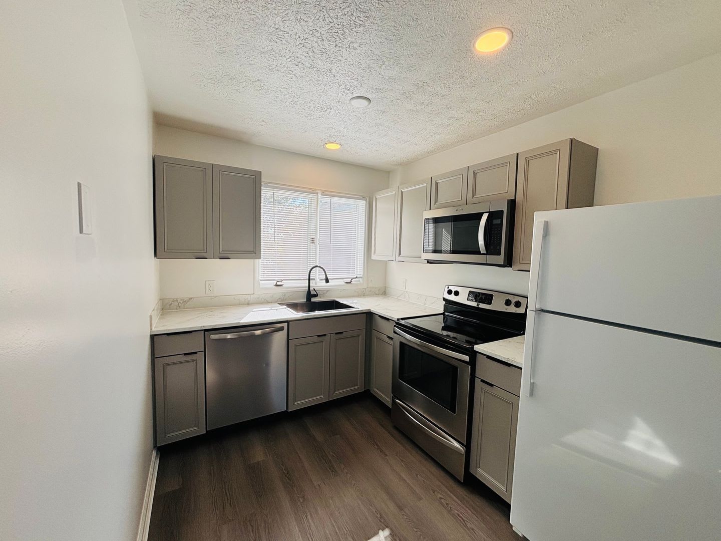 3 Bedroom, 2 Bath Duplex – photo 5