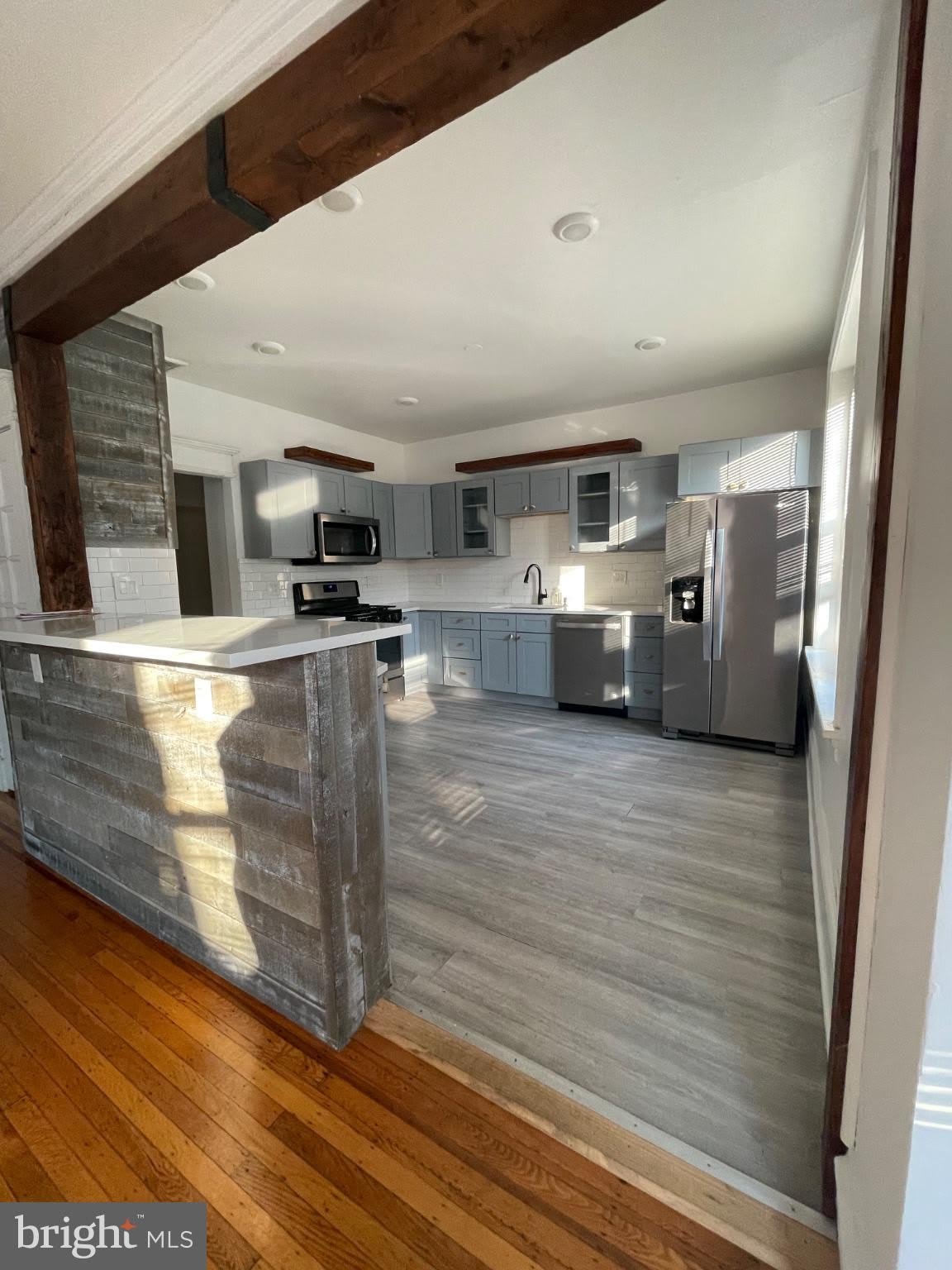 114 LEVERING Street – photo 3
