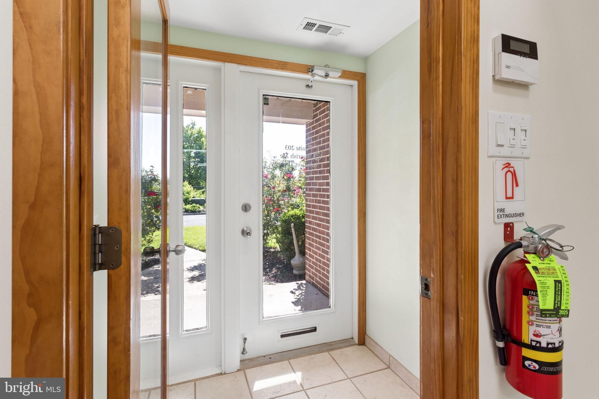 172 MIDDLETOWN Boulevard – photo 3