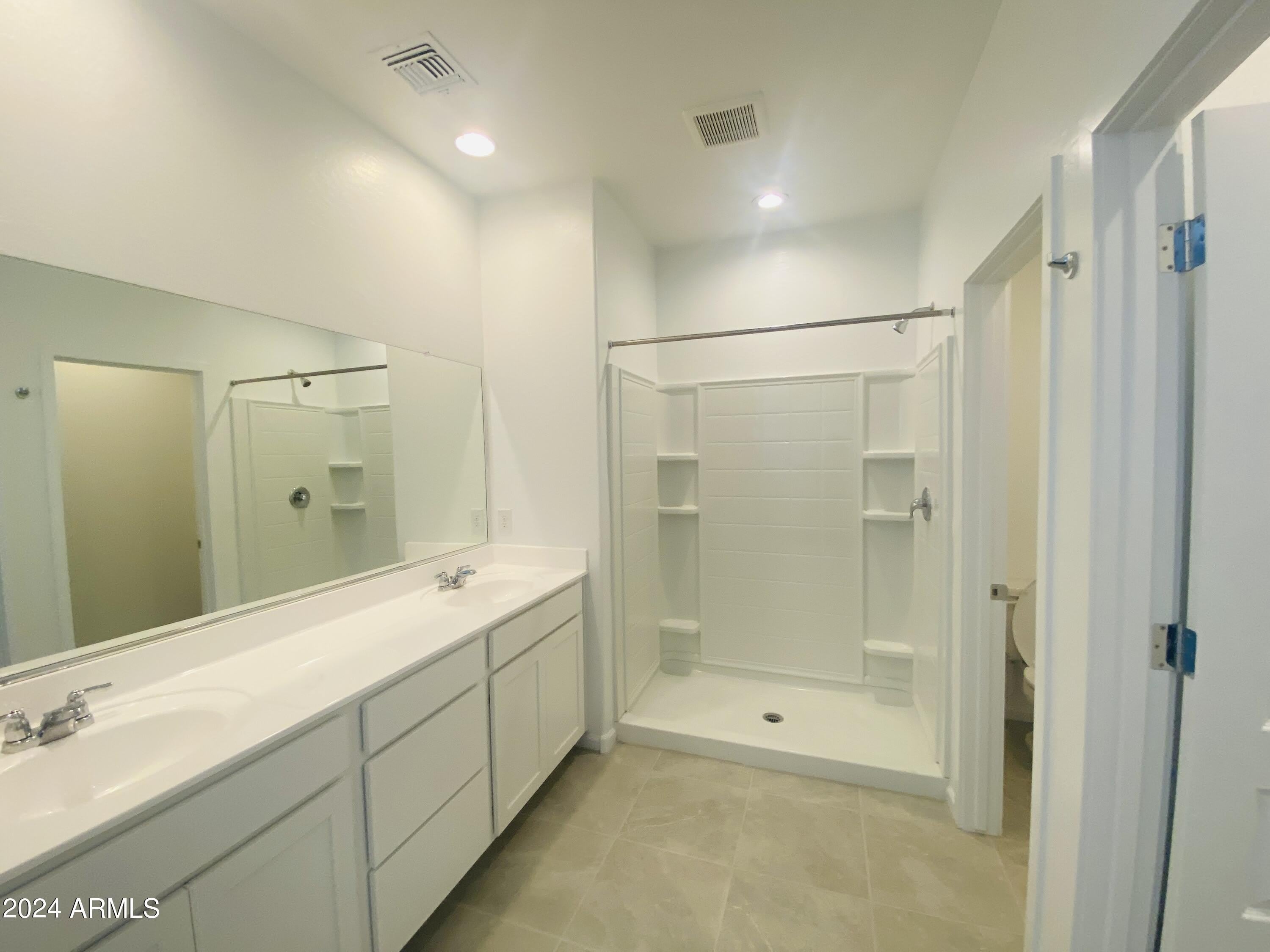 5531 S 23RD Drive – photo 3