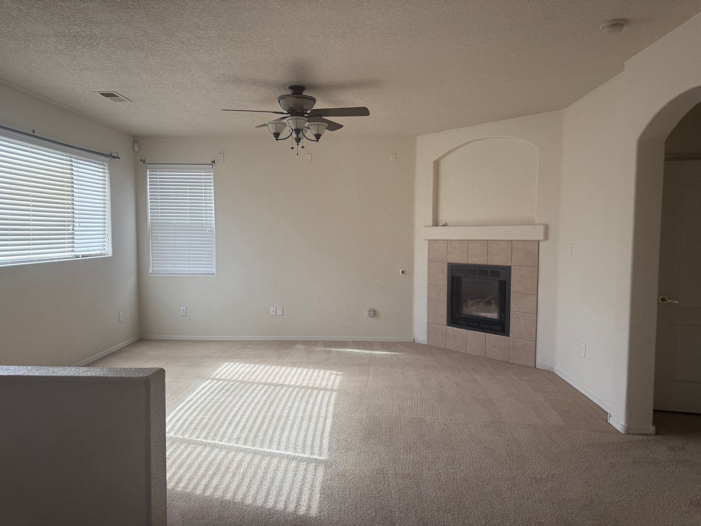 4 Br, 2.5 Ba with 2 living areas and over 2700 square feet in Cabezon. – photo 5