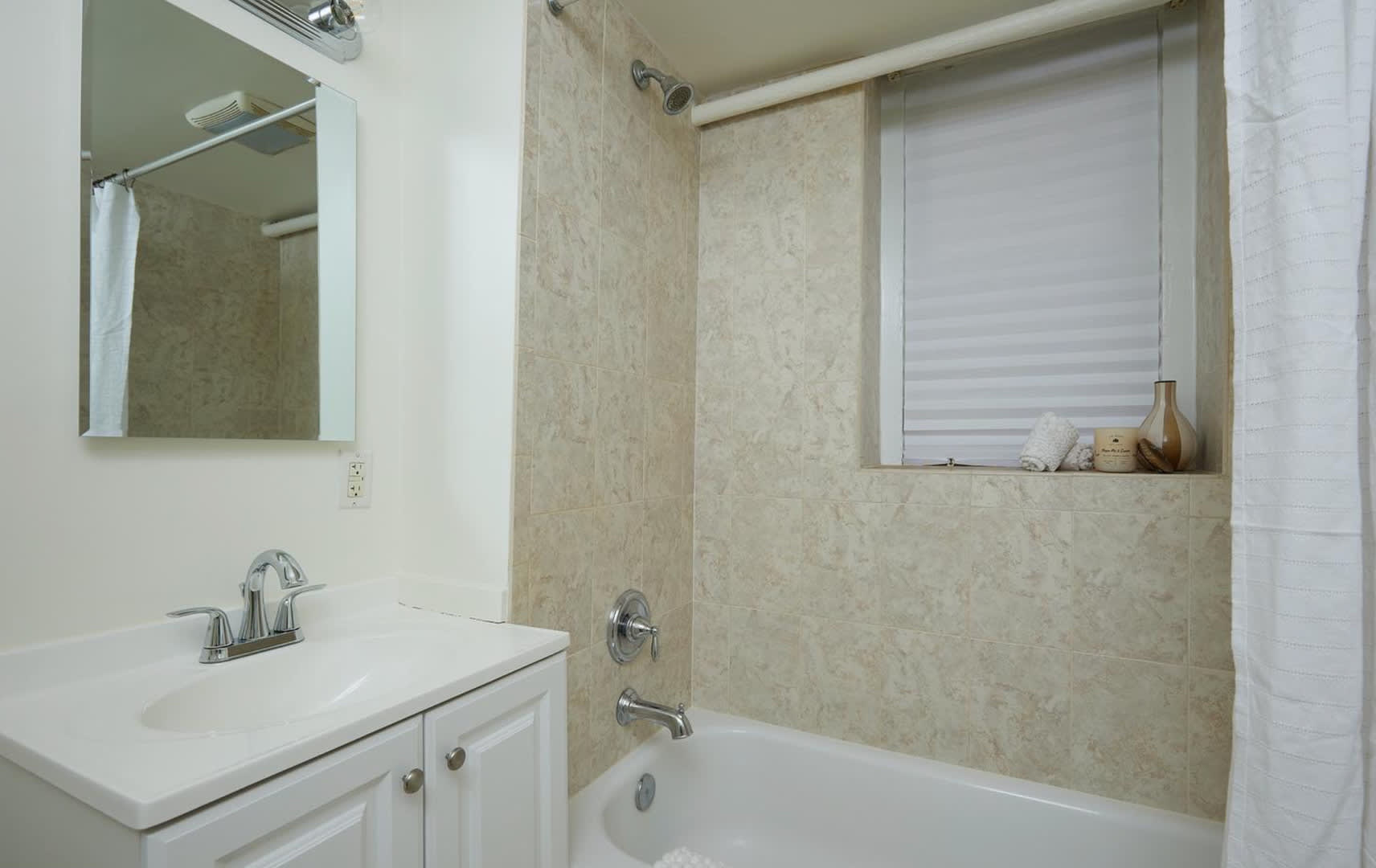 Cozy Studio Steps from Meridian Hill Park! – photo 4