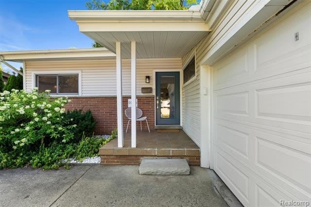 1085 Brooklawn Drive – photo 1