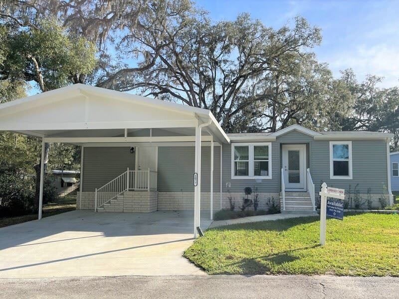 1077 Cloverleaf Circle – photo 1