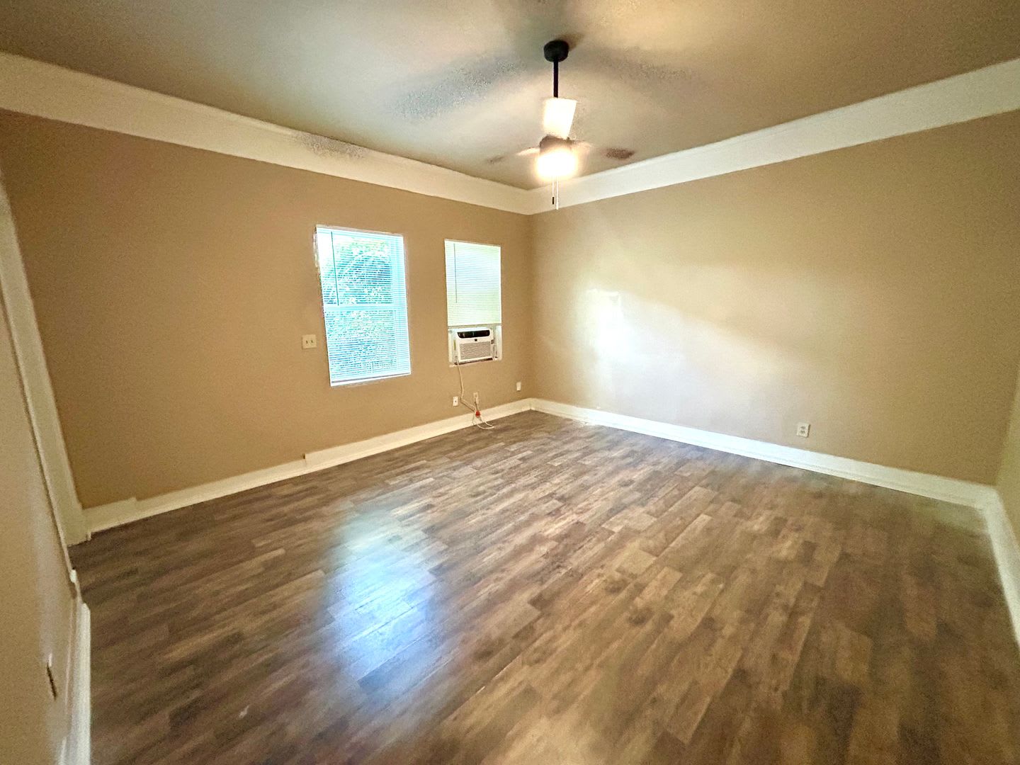 Downstairs 1BD/1BA Near San Antonio College – Easy Access, Central Location! – photo 2