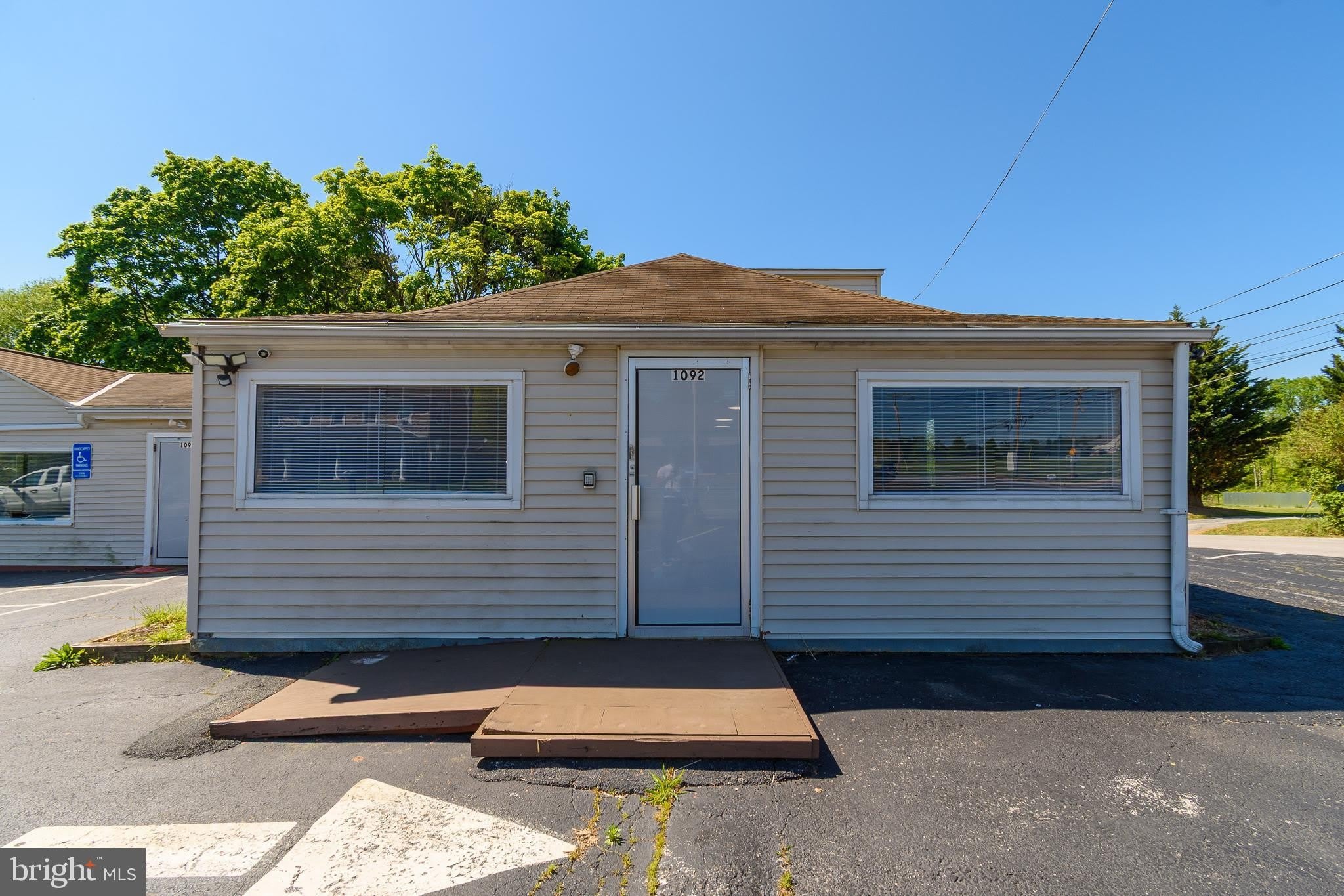1092 W Lincoln Highway – photo 3