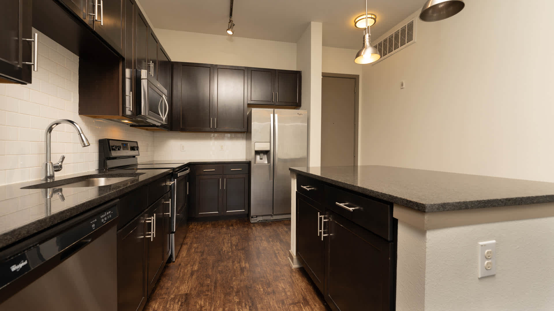 Crest at Park Central Apartments – photo 5