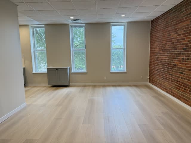 64 1/2 Lincolnway – photo 2