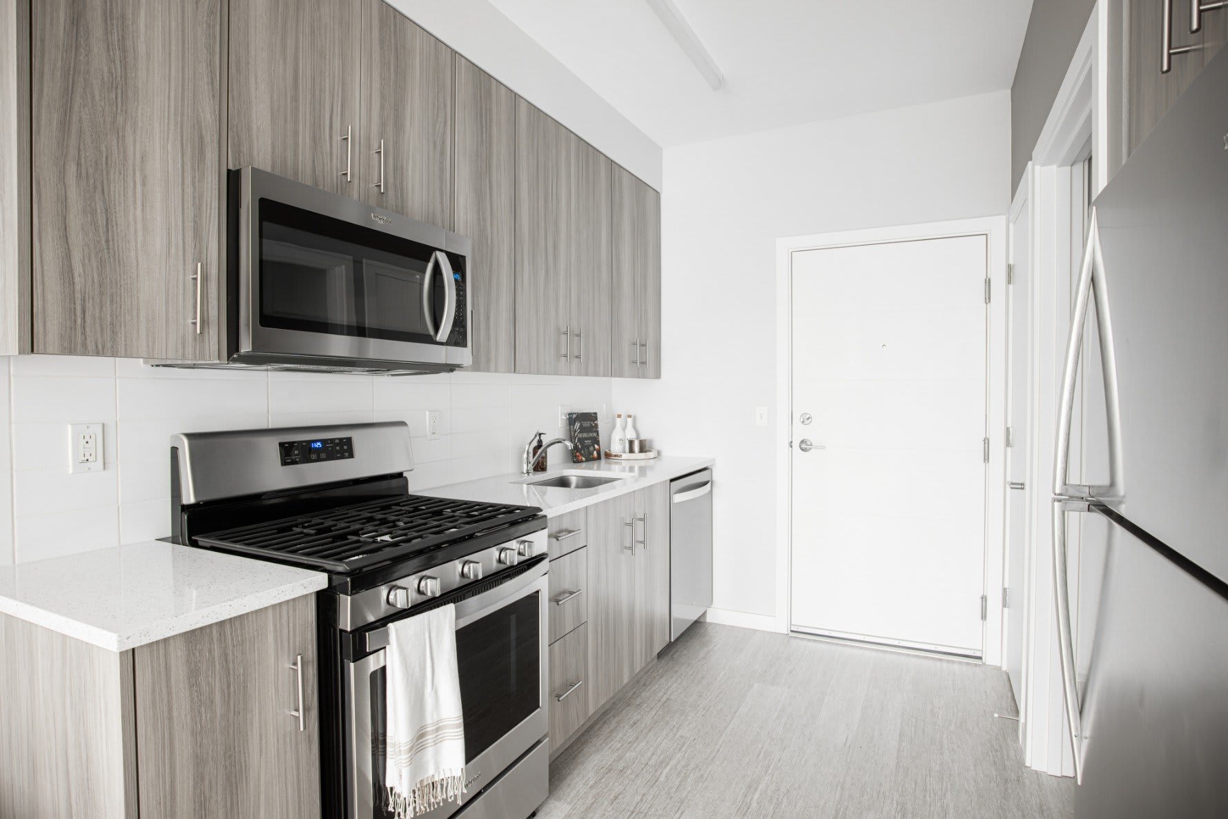 FortyOne 11 Apartments – photo 2