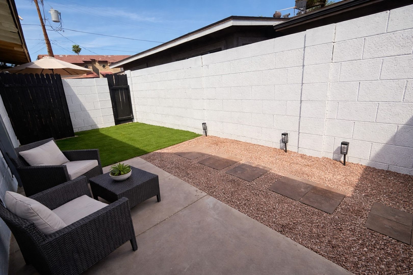 MOVE IN SPECIALS! Completely Remodeled 2 Bed – photo 2