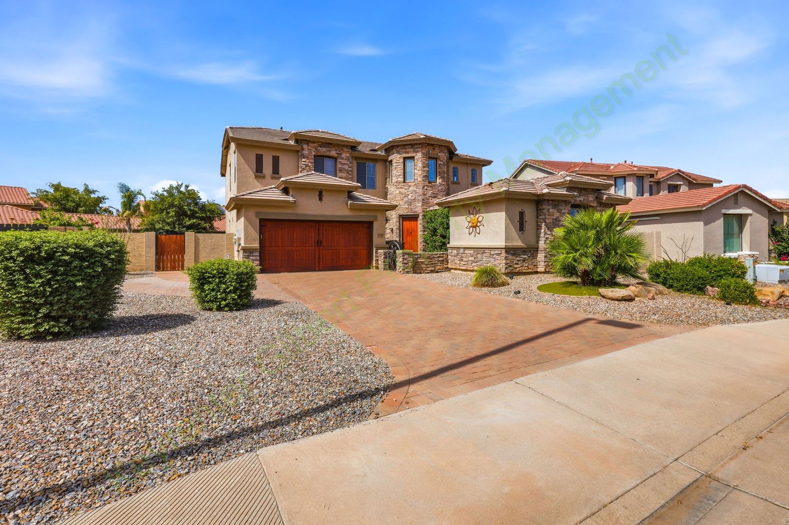 Executive Luxury Home – photo 1
