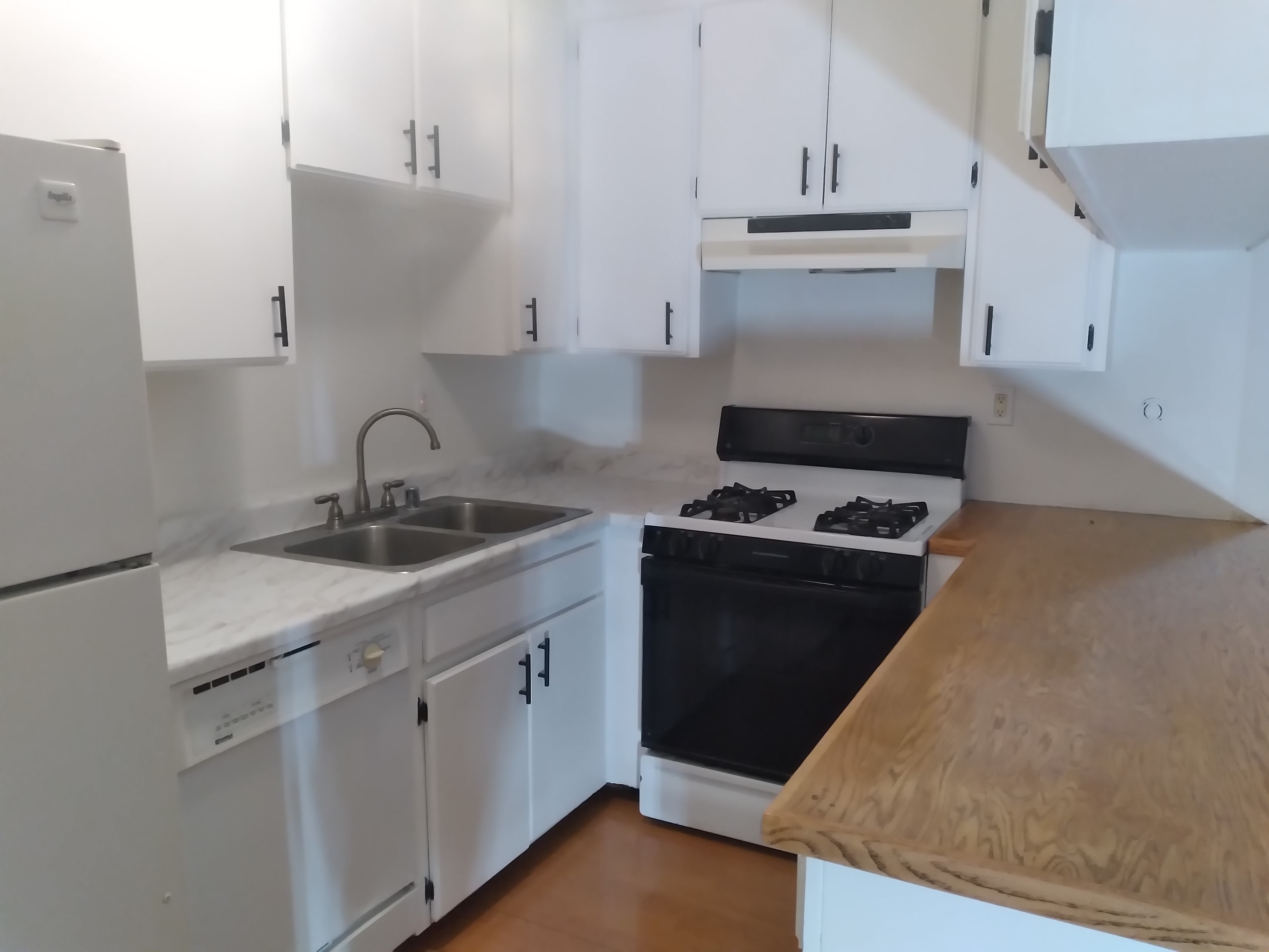 25925 Narbonne Ave – photo 1