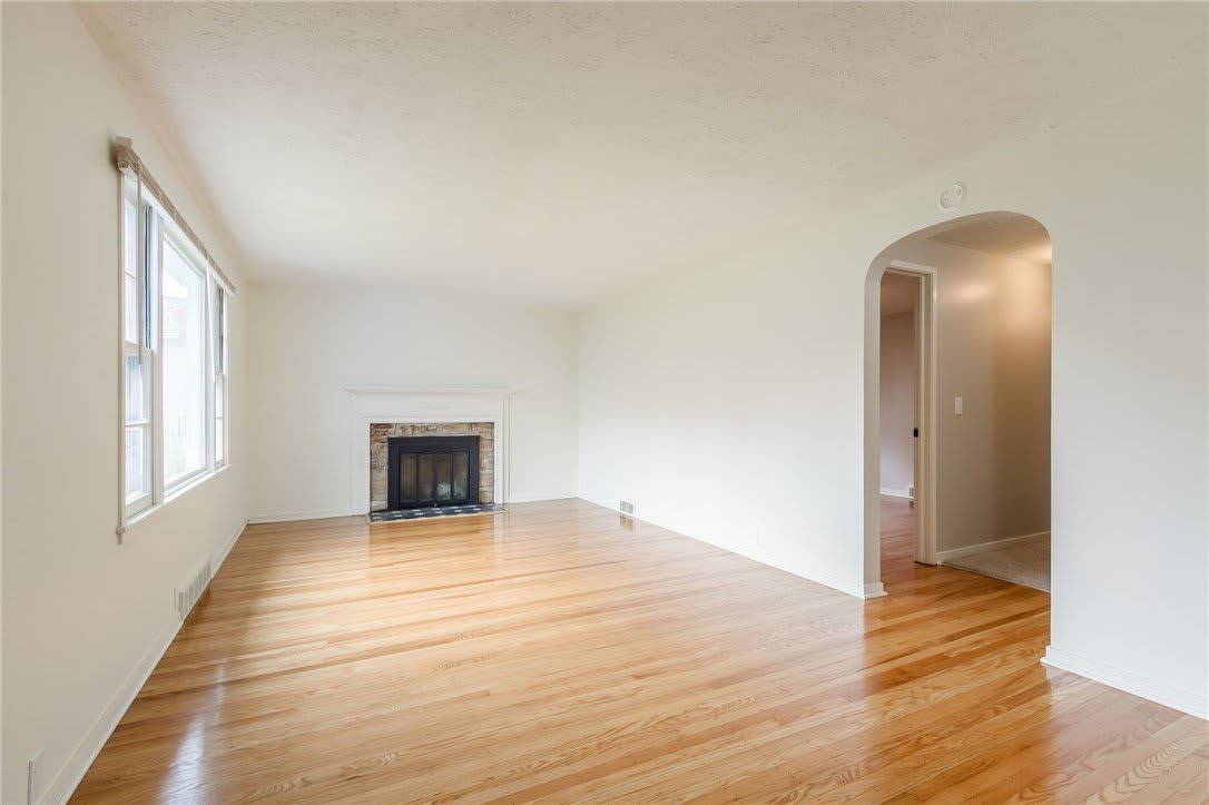 345 Colebourne Rd – photo 3