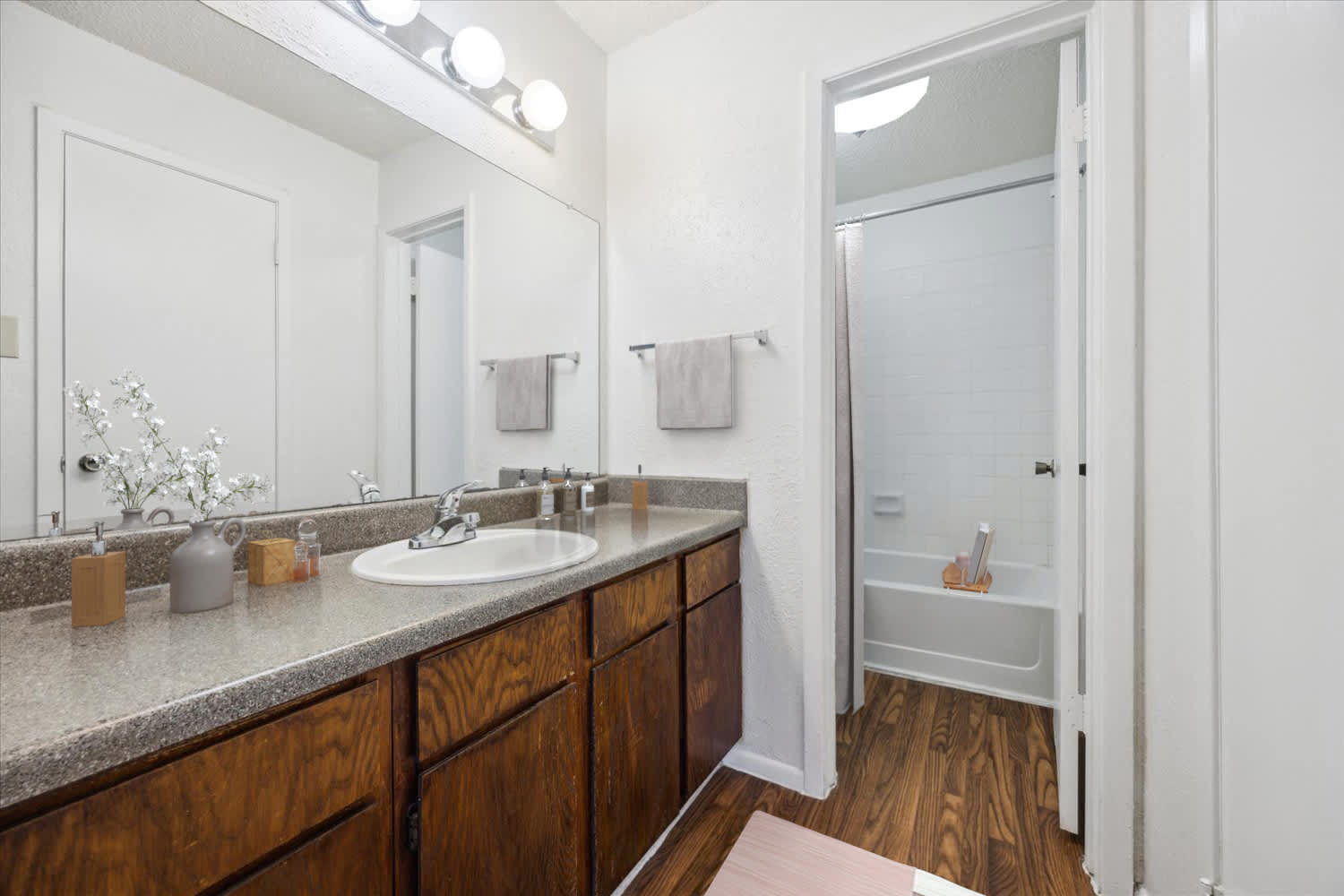 Whisper Hollow Apartments – photo 4