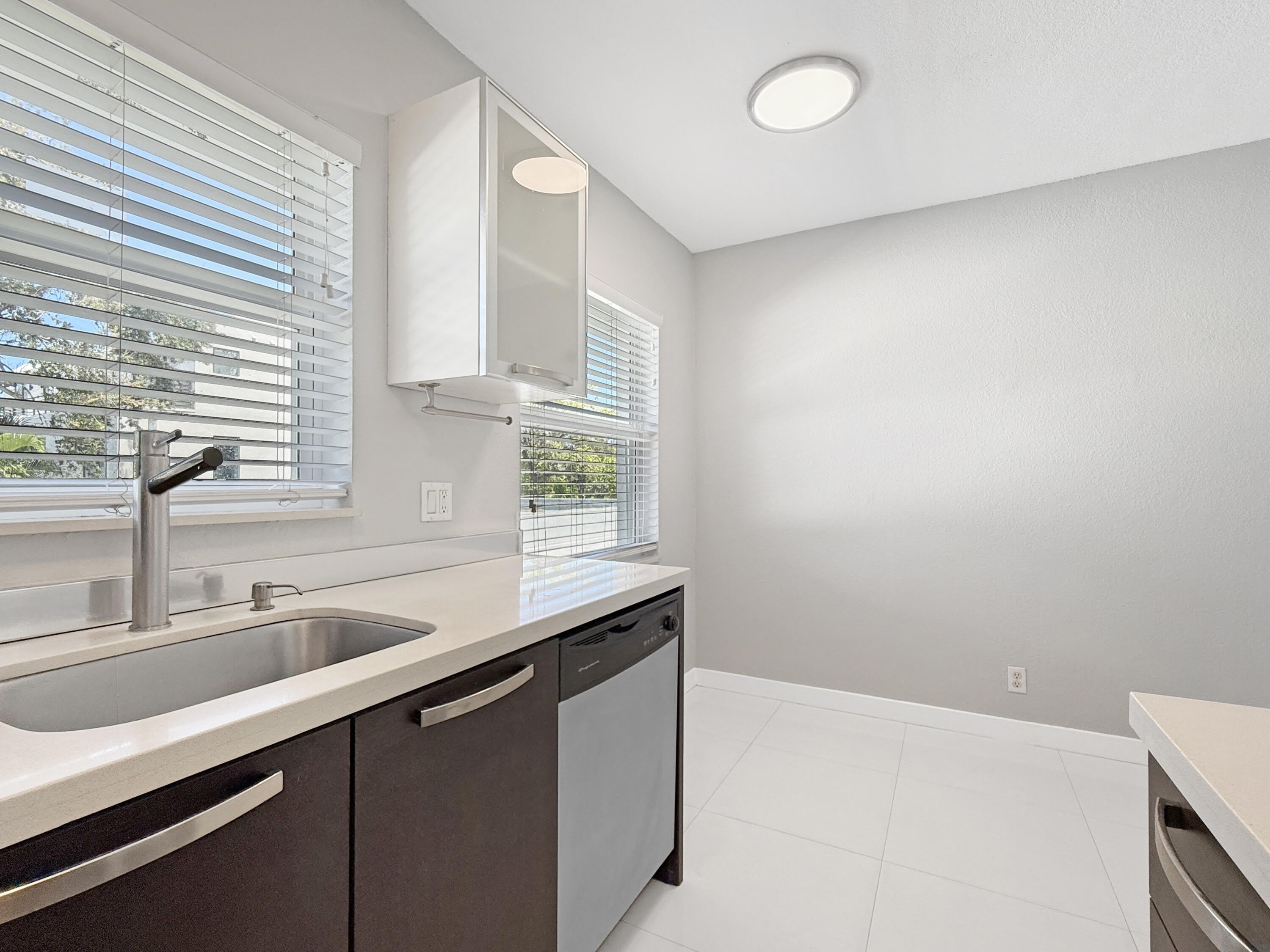 416 Ne 15Th Avenue – photo 3