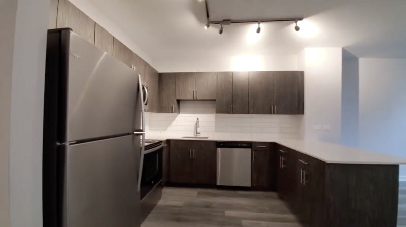 201 W Lake St – photo 2