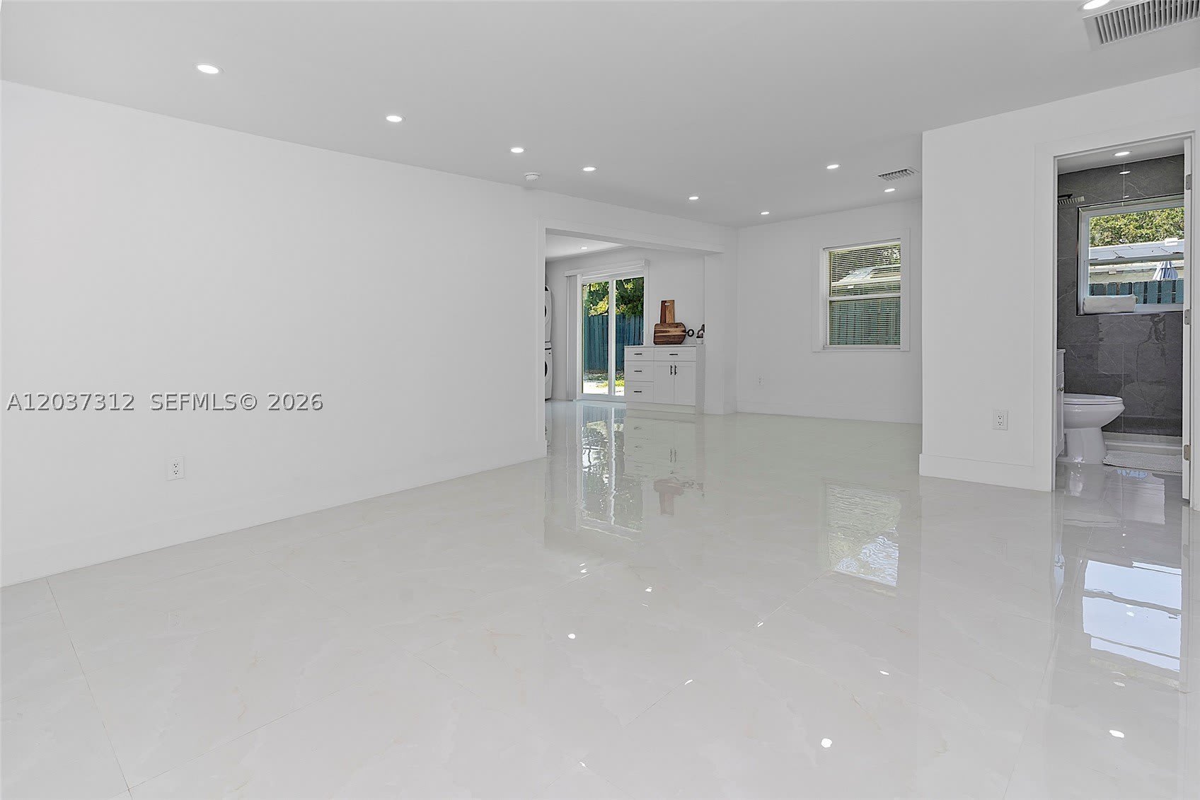 1473 NE 30th Ct – photo 4