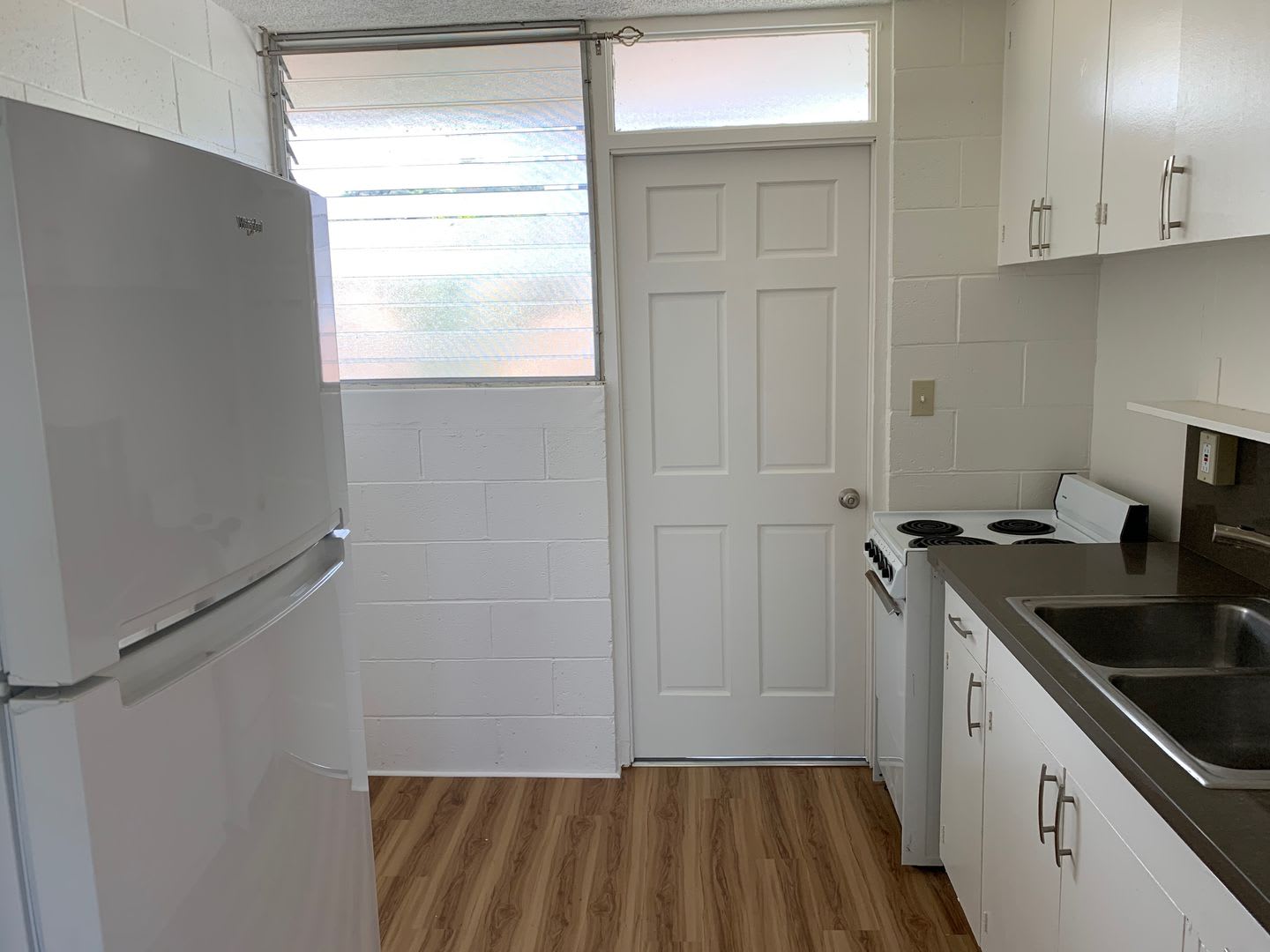 2 Bedroom 1 Bath Apartment on Pensacola Street – photo 2