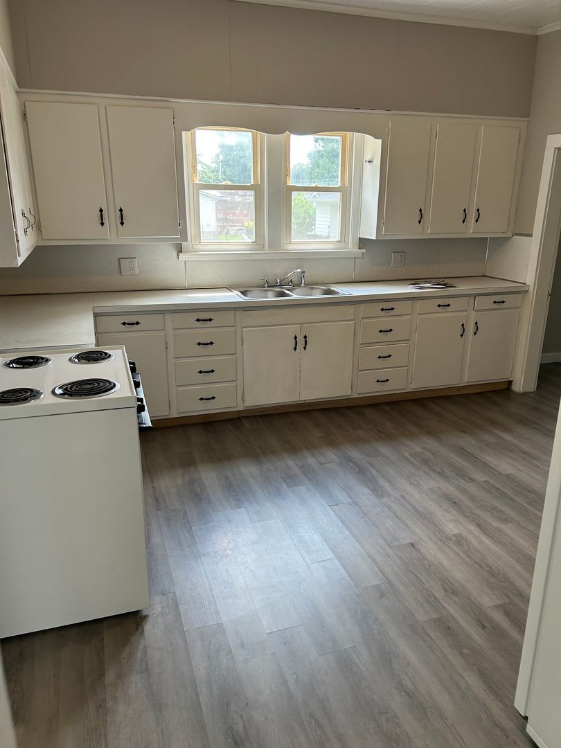 2 Bedroom 1 Bath with Basement – photo 2