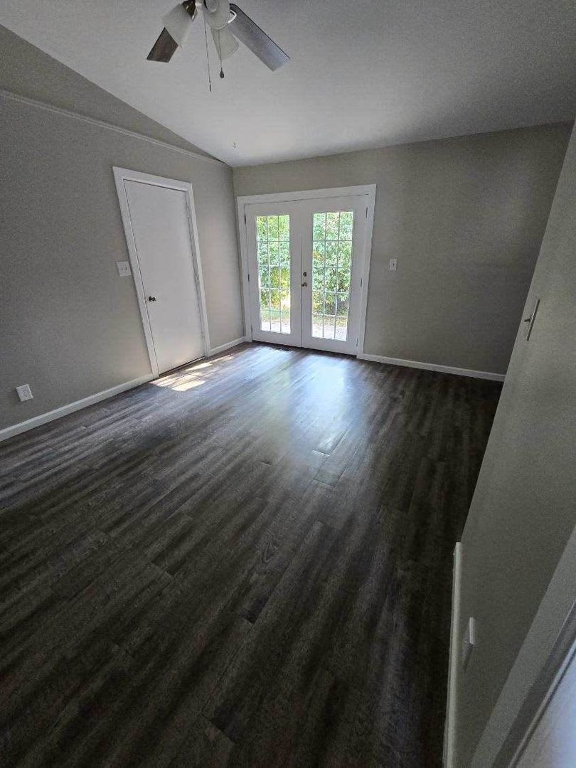 Fresh paint with gray color scheme. – photo 3