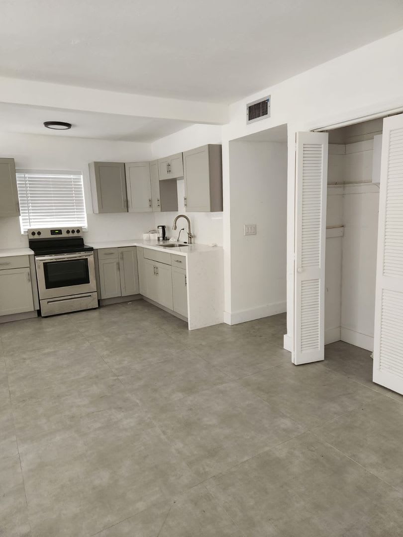 Stunning Apartment at 467 Golden Isles Drive – photo 4