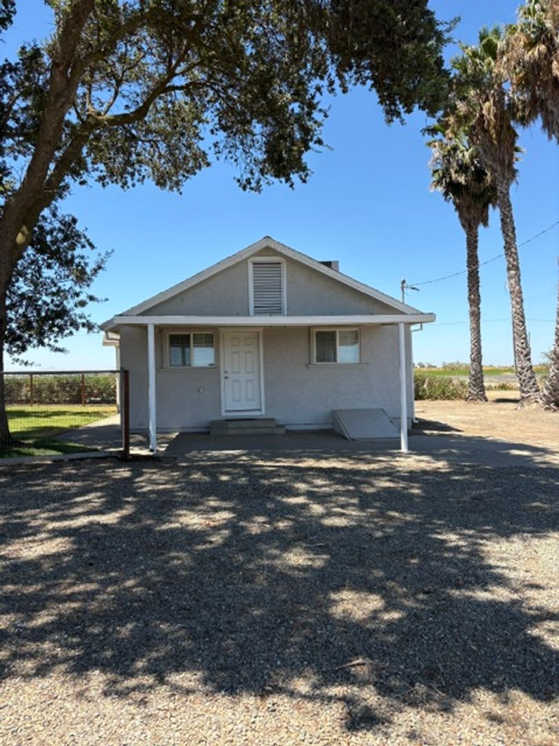 Charming 3 Bed, 1 Bath Country Home – photo 4
