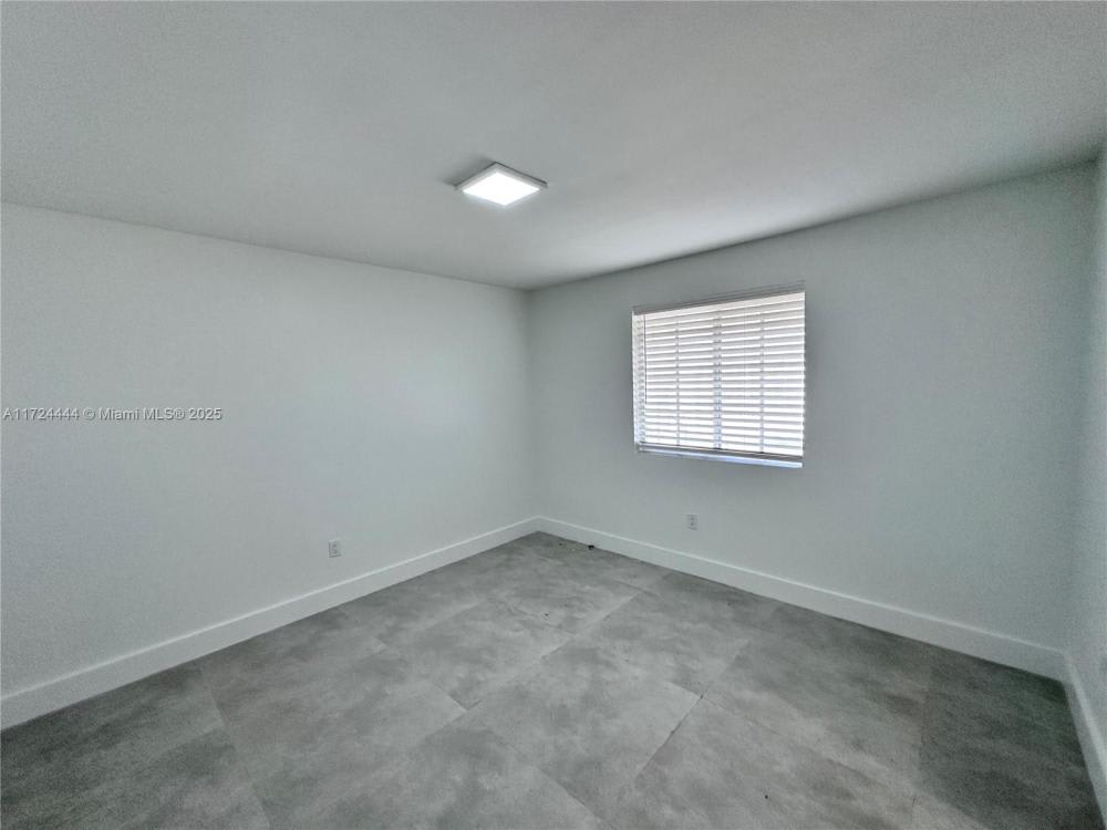1211 NE 136th Ter – photo 3