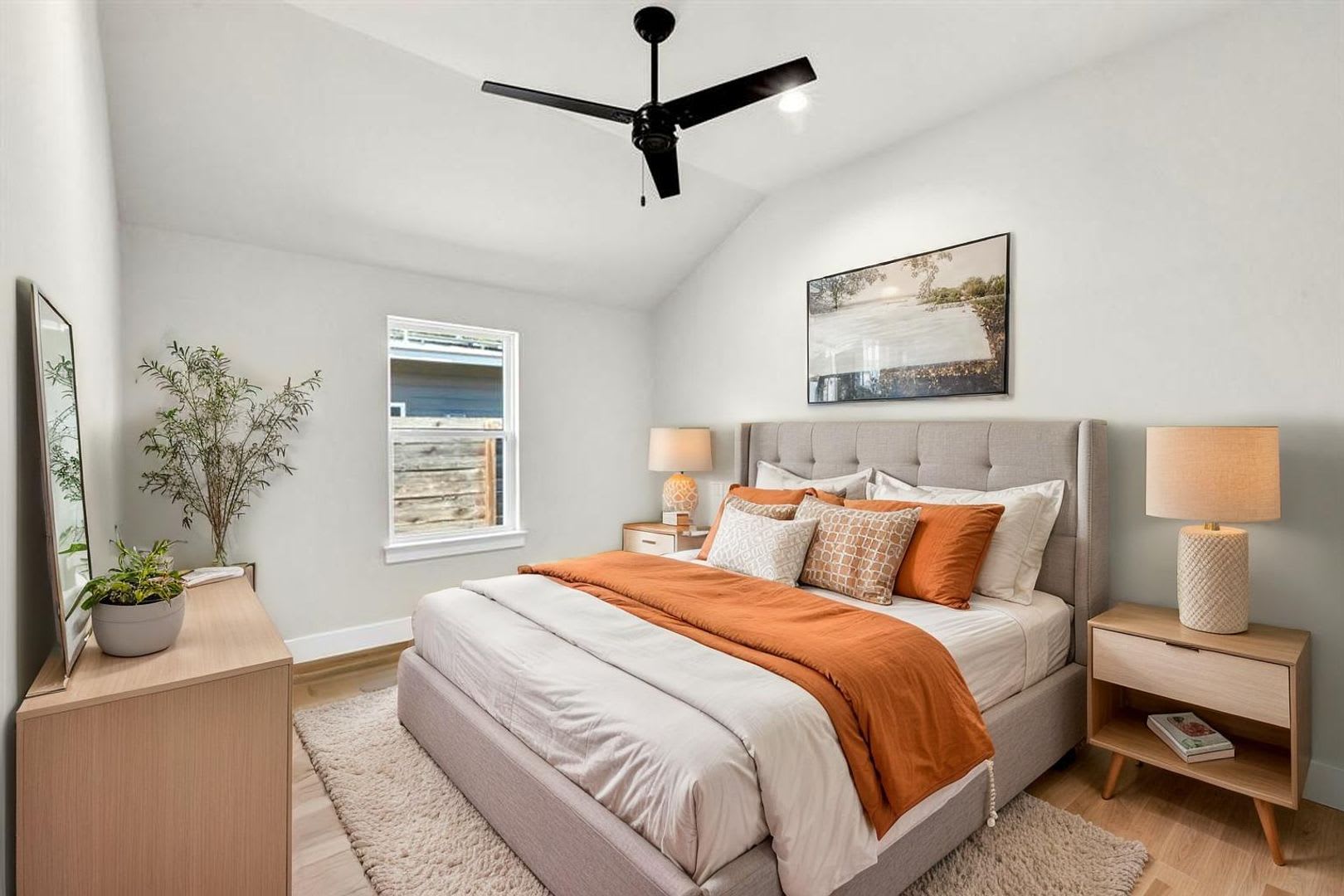 Central Austin: Modern 4-Bedroom Home with Private Pool, Office & Luxury Finishes – photo 3