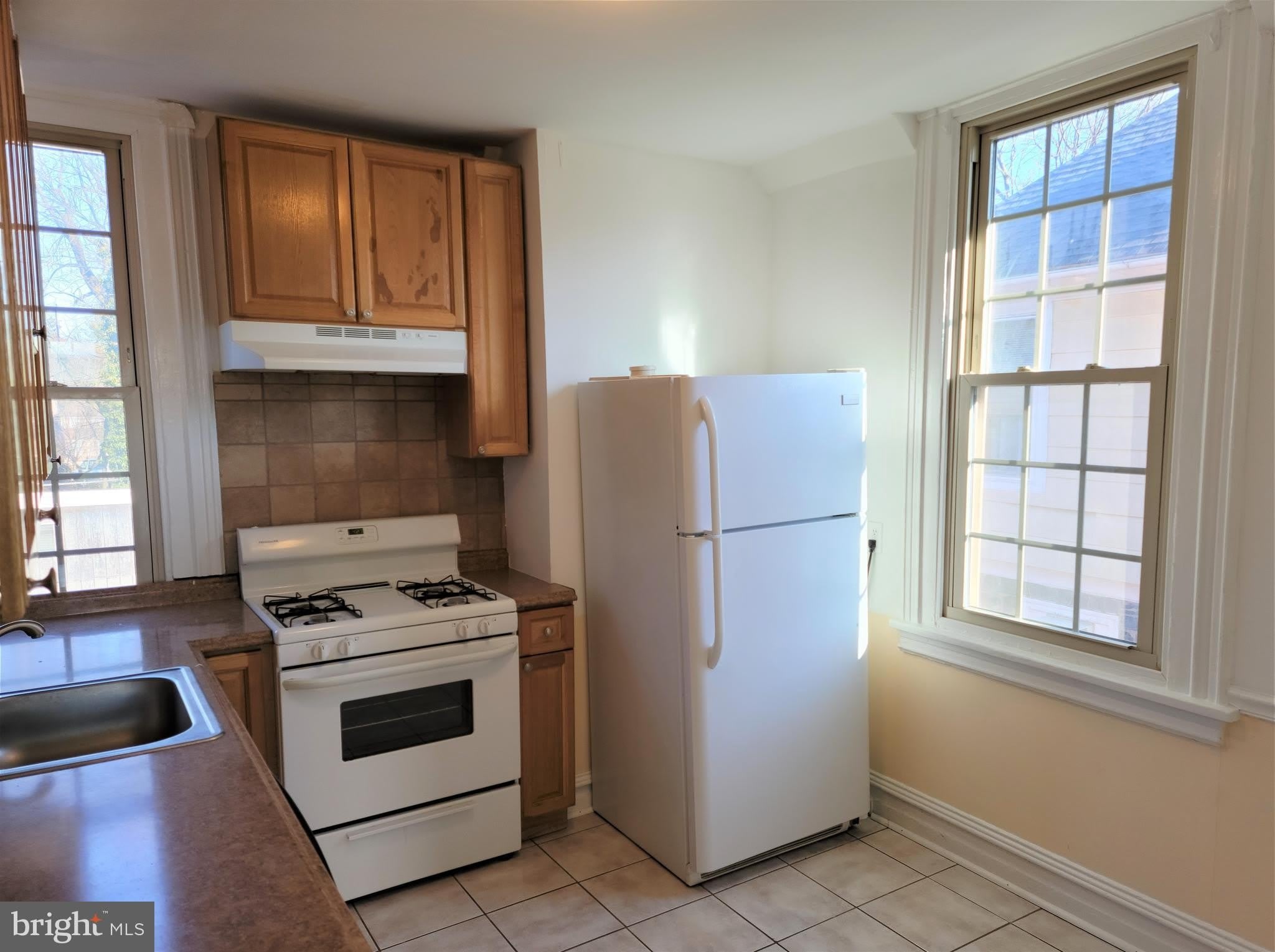 111 IONA Avenue – photo 2