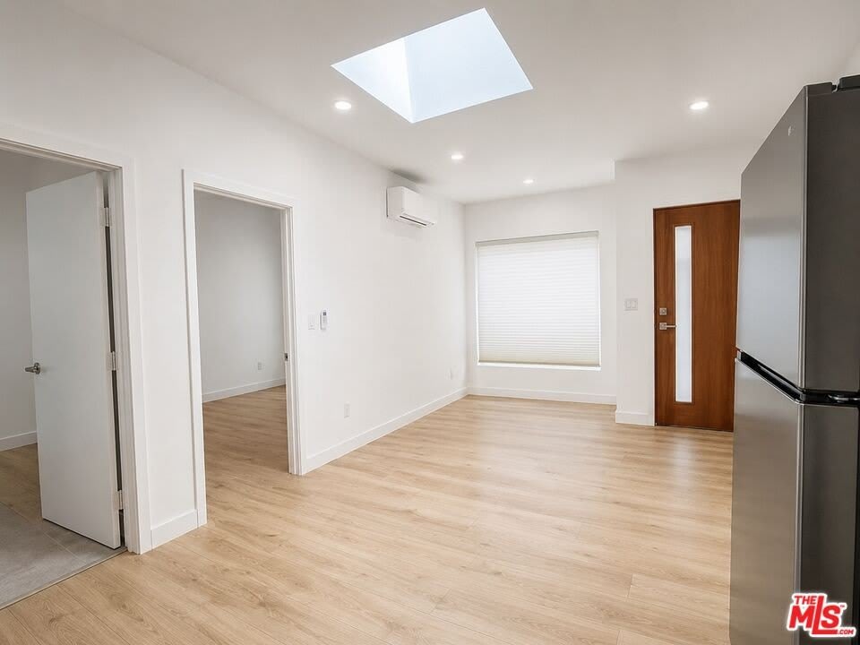233 N Berendo St – photo 5