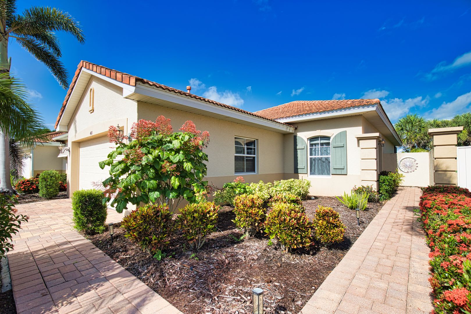Seasonal Short-Term 2 Bed 2 Bath Single Family Home located in Venetian Golf and River Club! – photo 2