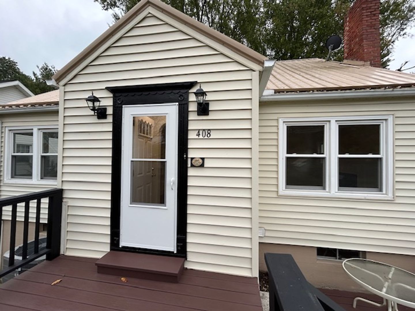 Beautifully Updated 4 Bedroom, 2 Bathroom Home for Rent – Pearisburg, VA – photo 1