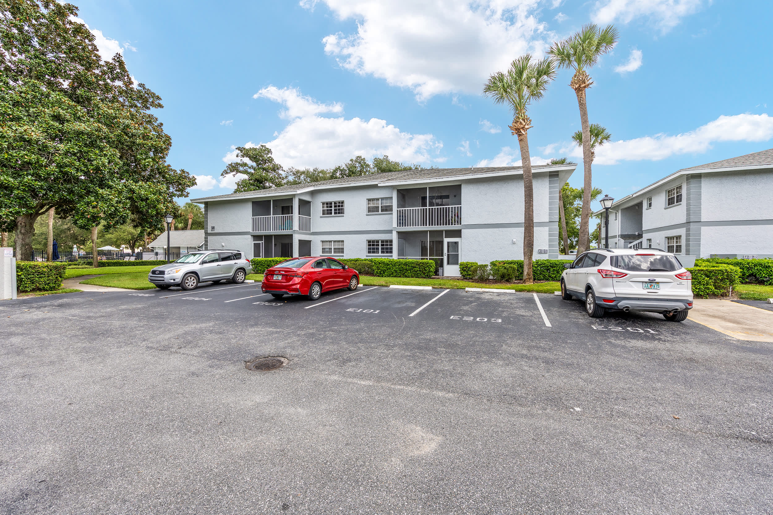 588 Fairways LaneApt E101 – photo 2