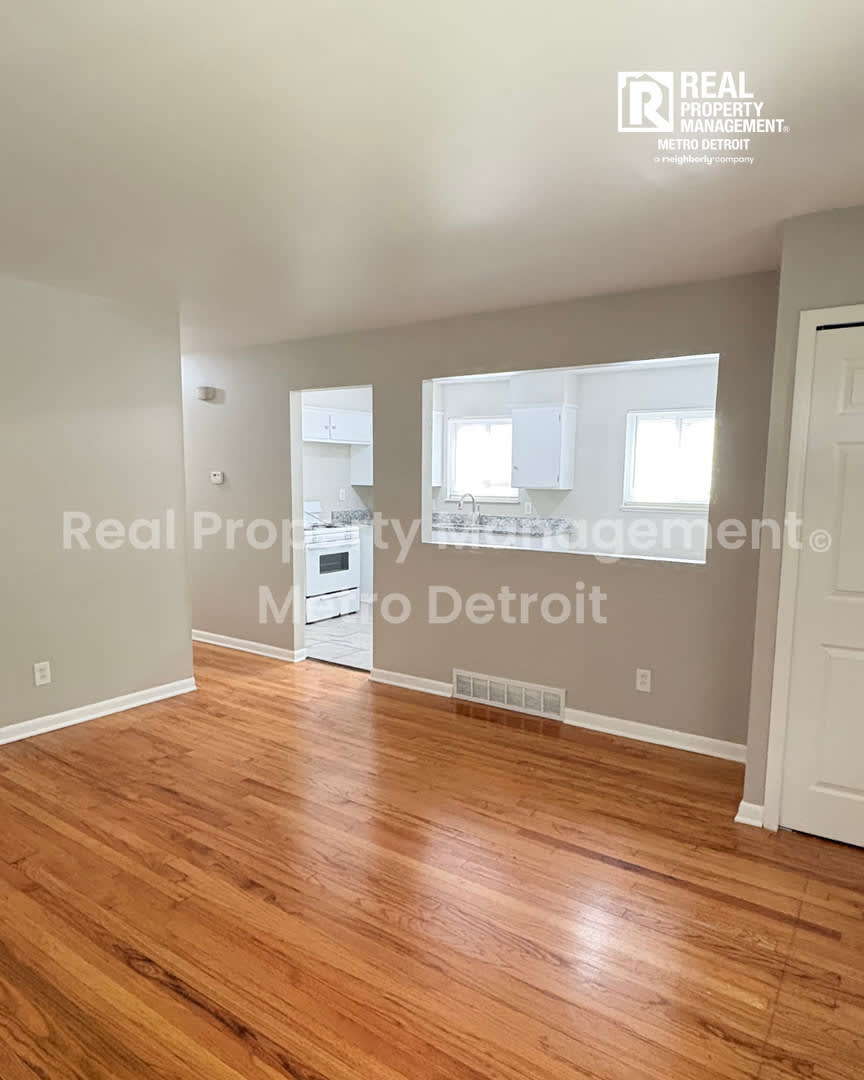 Move-In Ready Brick Ranch on a Corner Lot – photo 3