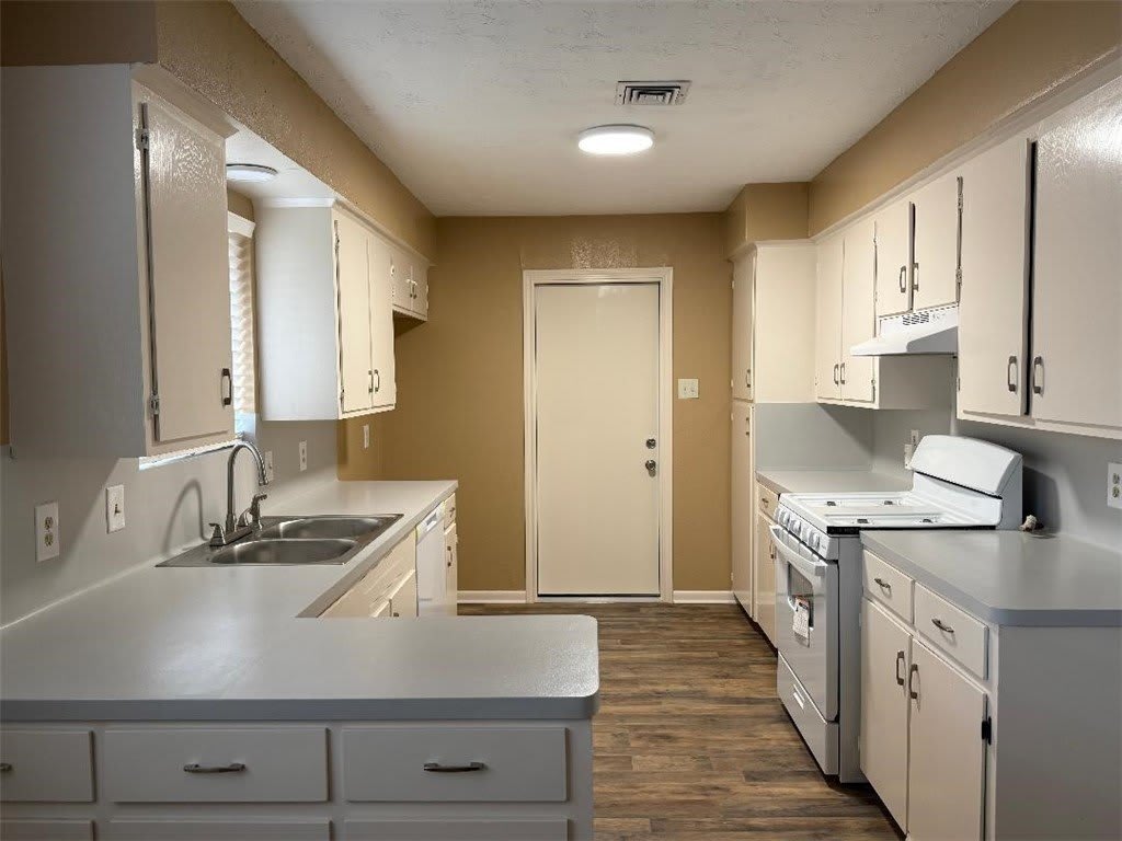 205 Santa Monica Street – photo 3
