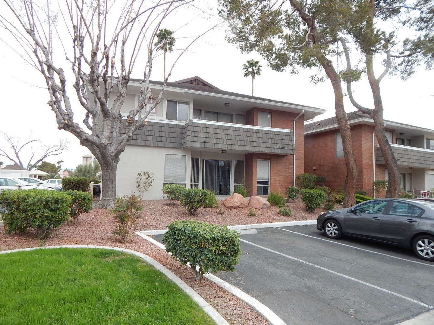 Fabulous 1st Floor Condo with 1 Bedroom, 1 Bathroom and Den In LV Country Club! – photo 1