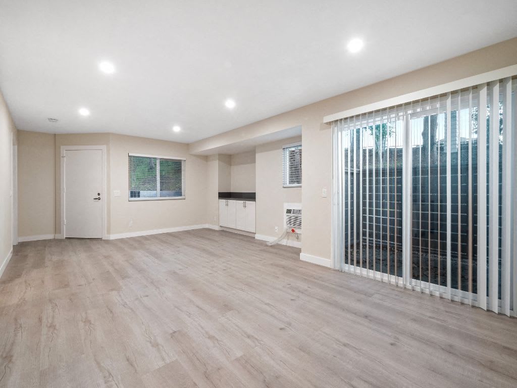 Sunset Cliffs Apartments – photo 5