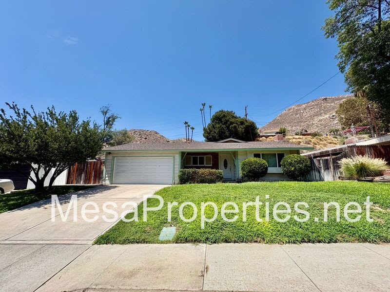 561 Spruce St – photo 1