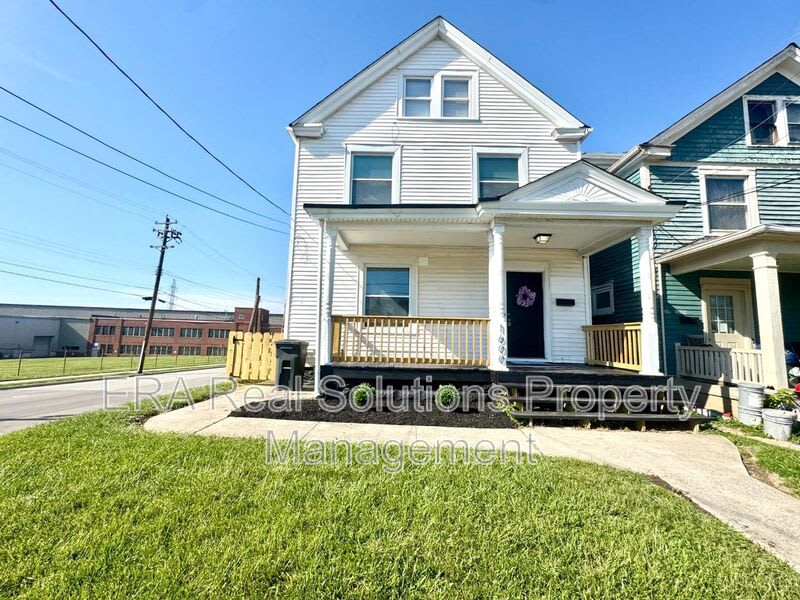 1600 Brewster Avenue – photo 1