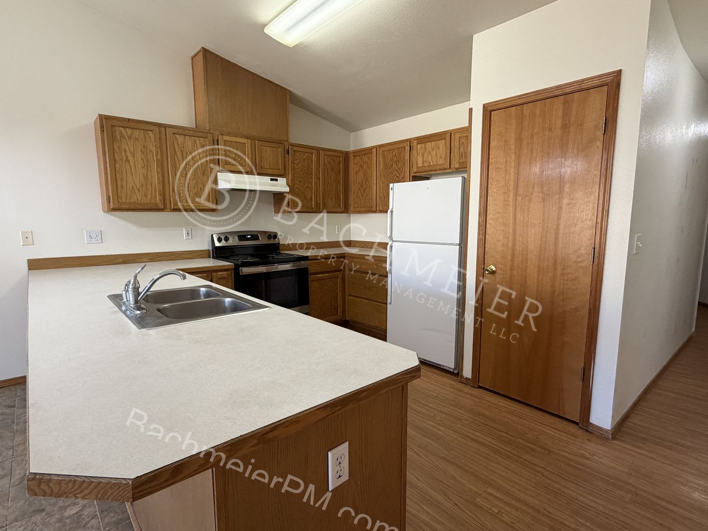 Spacious 2-Bedroom, 2-Bath Duplex with Garage, Office & Beautiful Views – photo 4