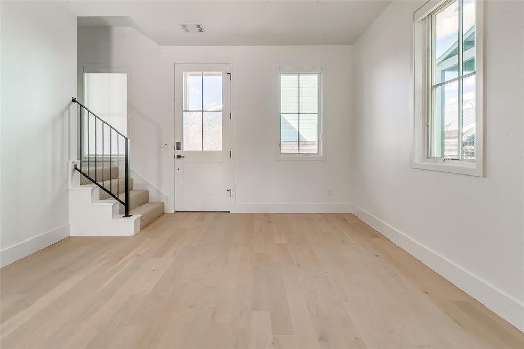1056 Hangar Drive – photo 5