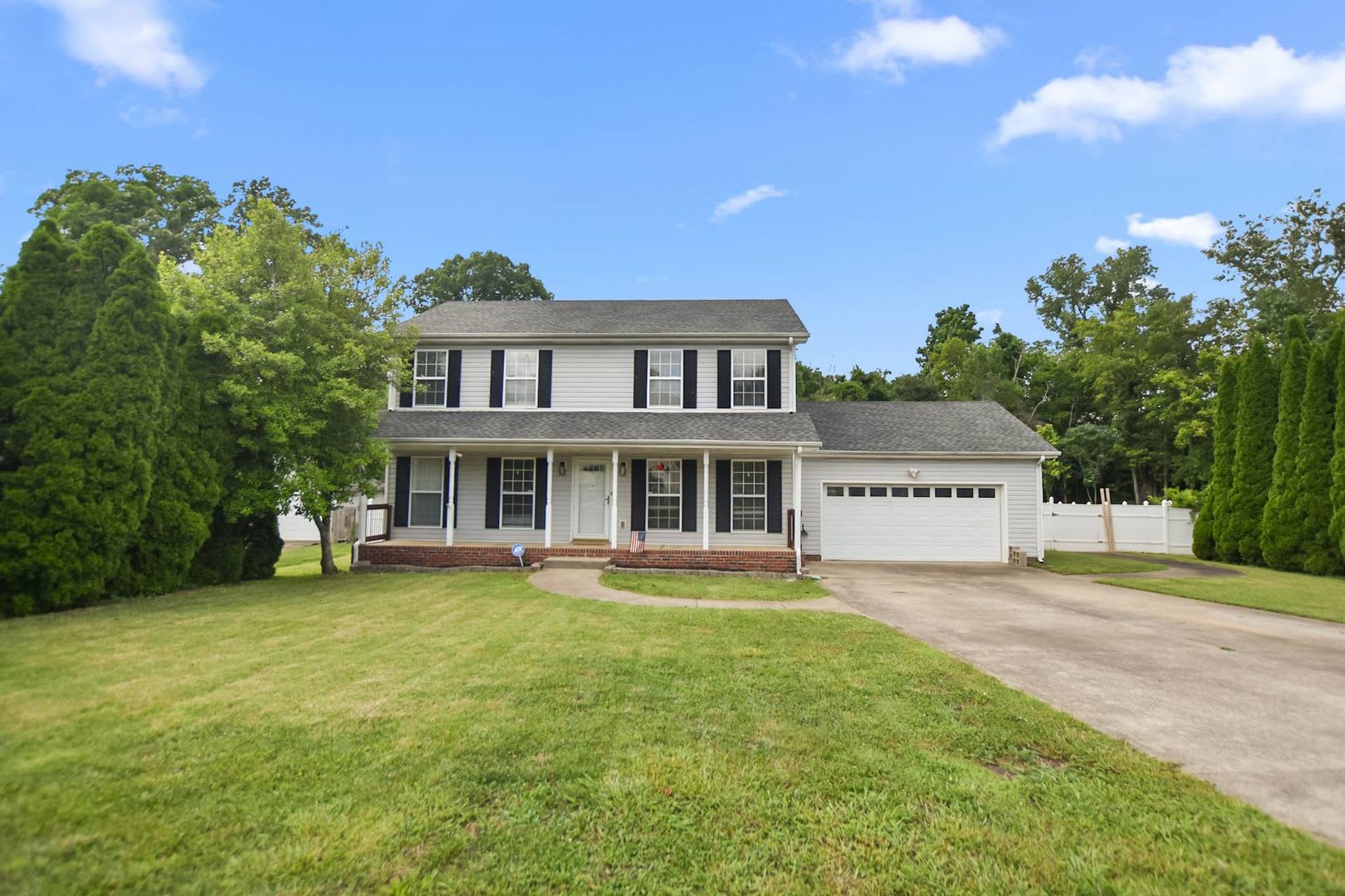 Pet Friendly Three Bedroom – photo 1