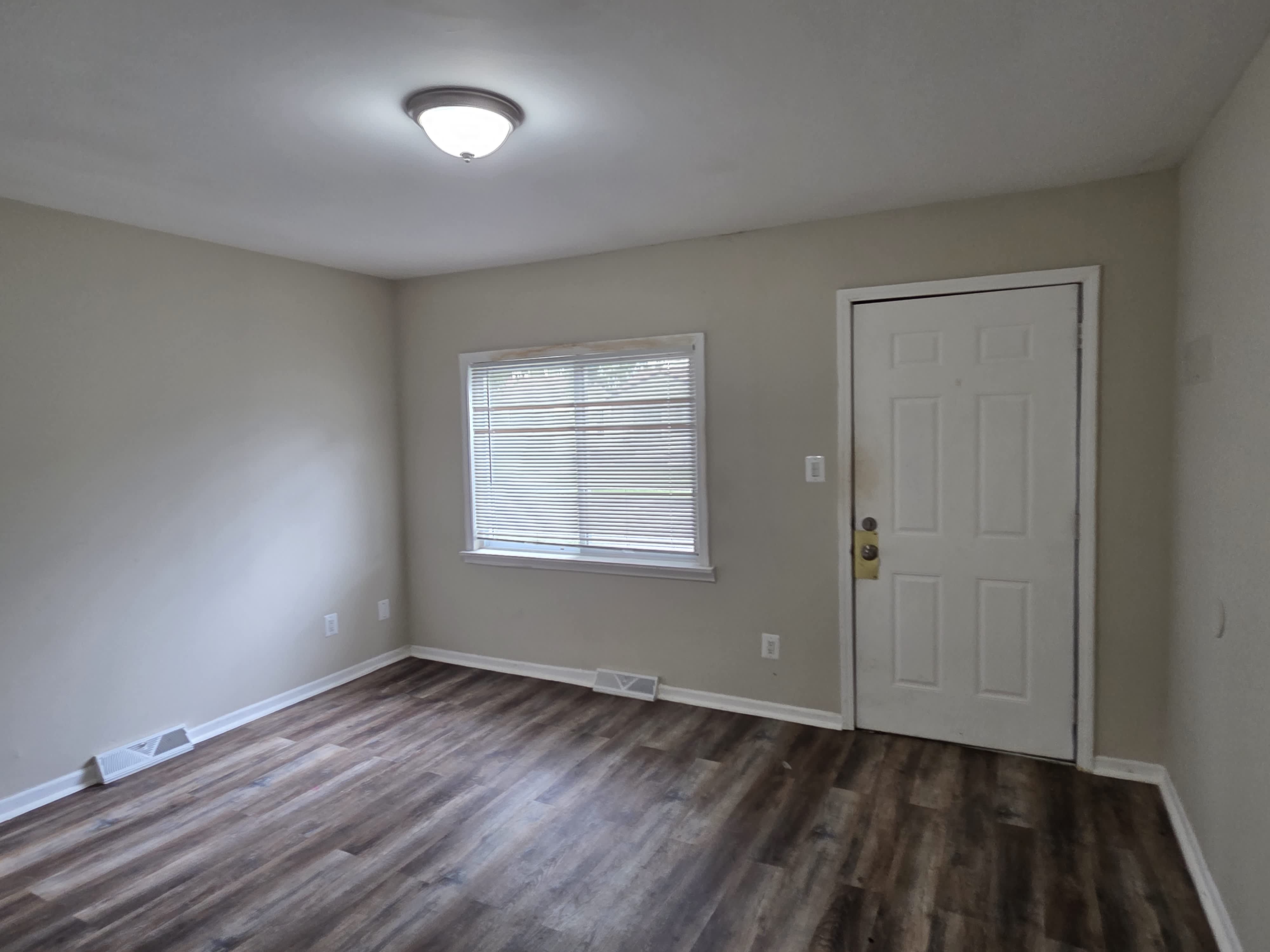 11289 Chalmers Ave – photo 4