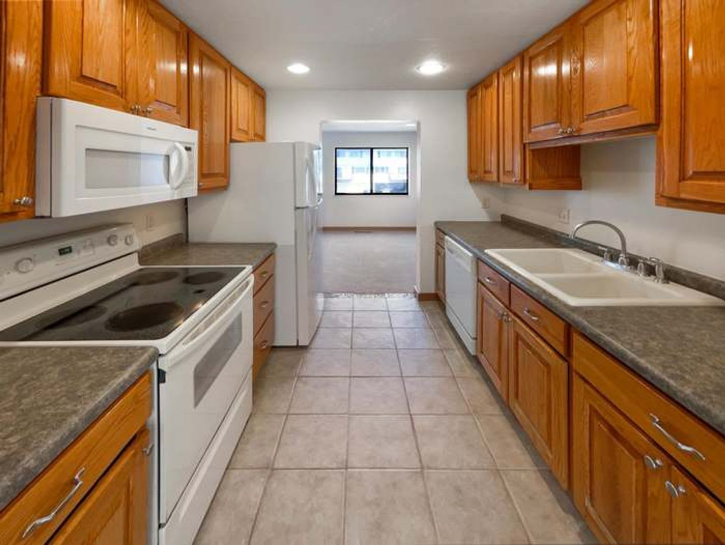 3 Bed Shoreview Townhome – photo 3