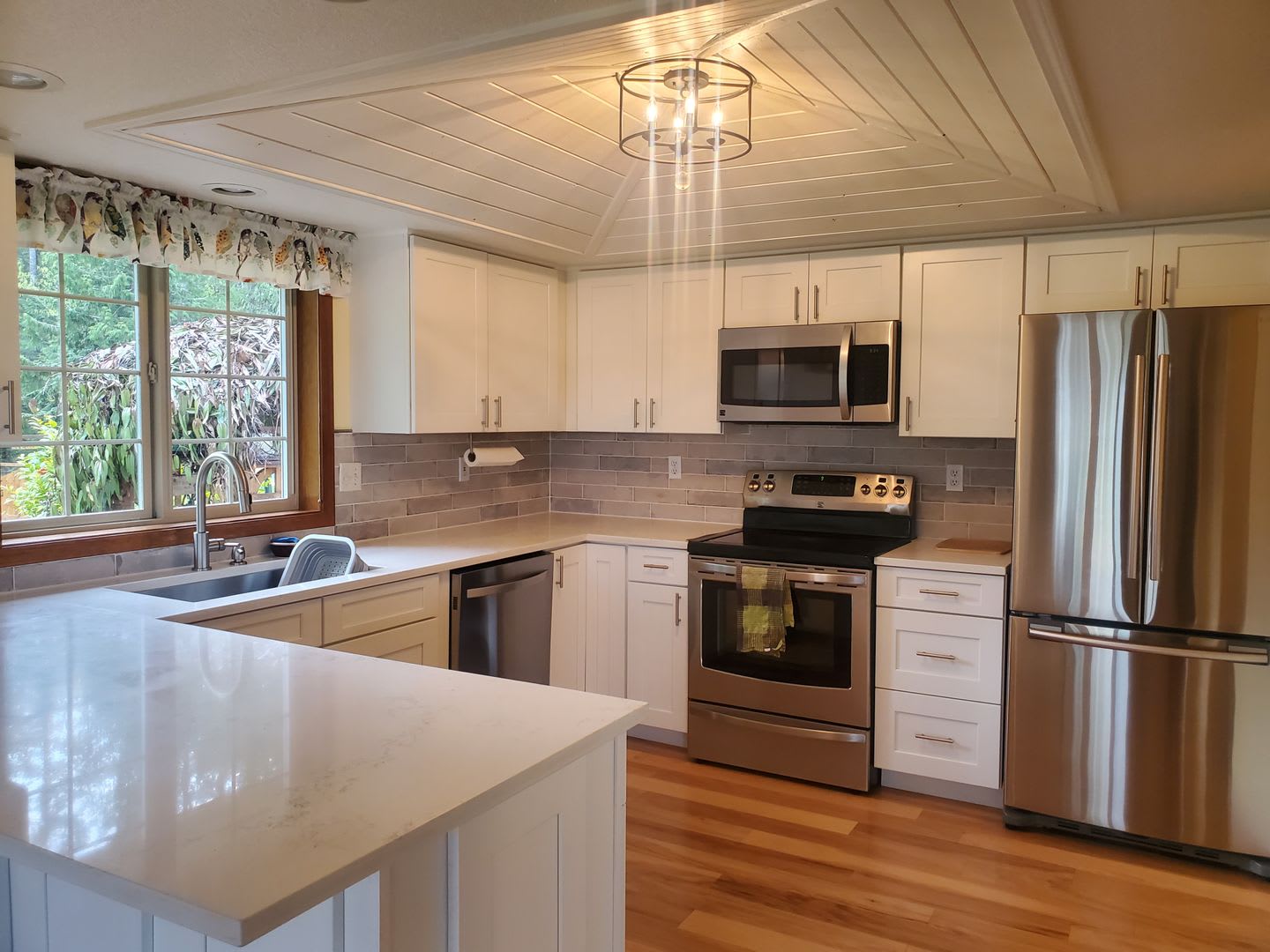 Beautiful home over the Hammersley Inlet – photo 3