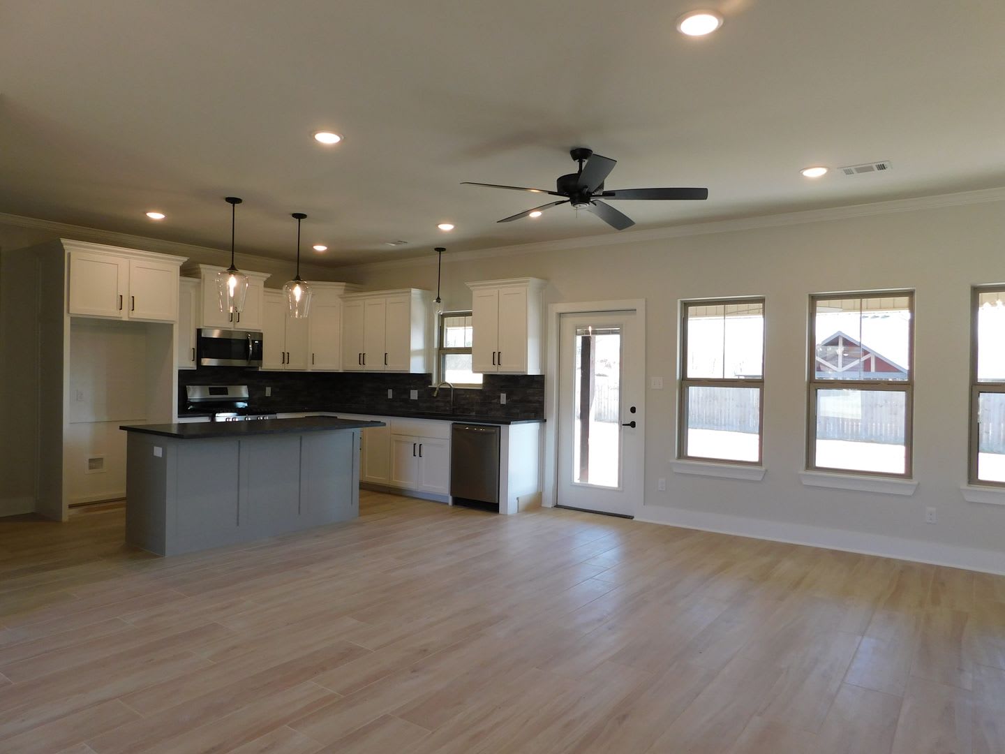 Executive Home for Lease Near Arkansas College of Osteopathic Medicine – photo 3
