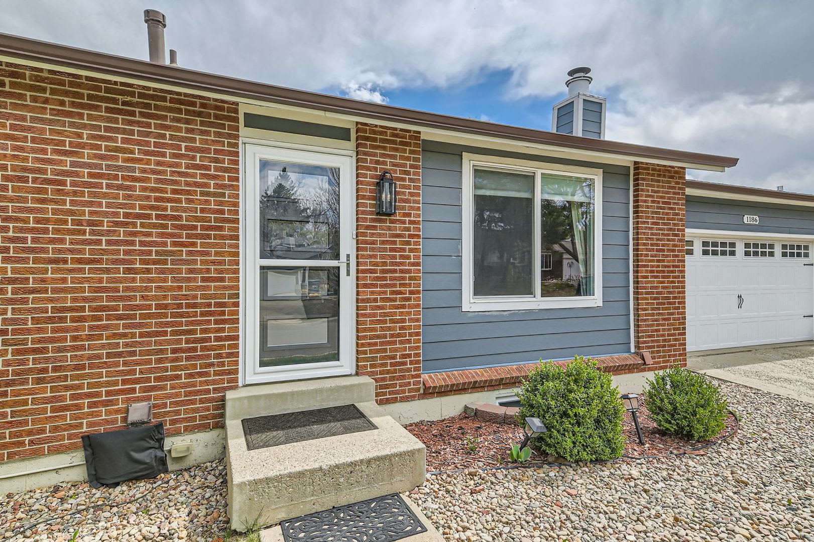 ***$500 Off First Months Rent** Remodeled 4 Bedroom 2 Bath House In Louisville! – photo 4