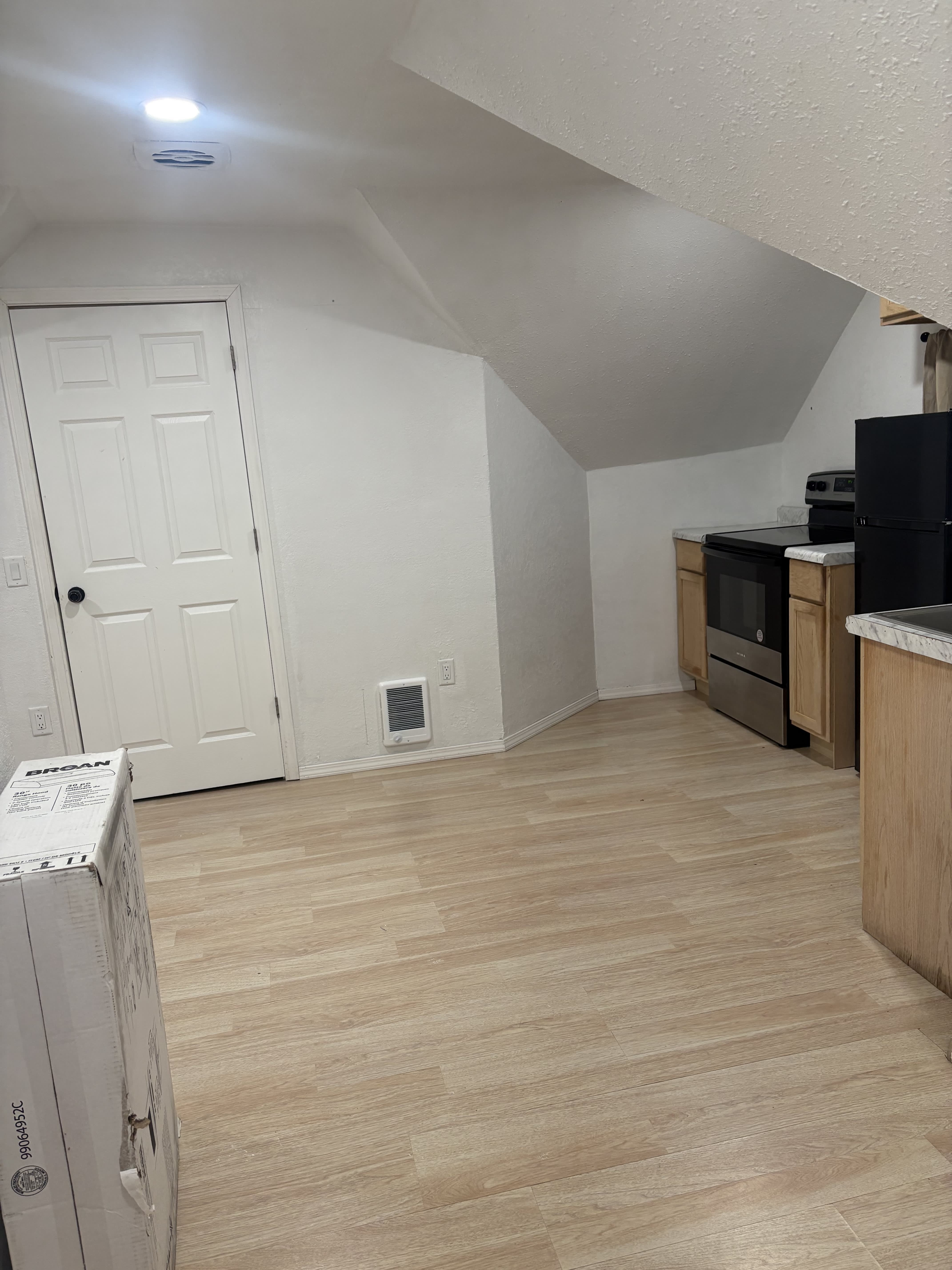 207 E 15th St – photo 2